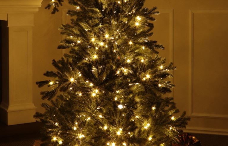 Full Spritzgussnadeln Künstlicher Weihnachtsbaum 185 cm-300 LED-Black Hill Spruce