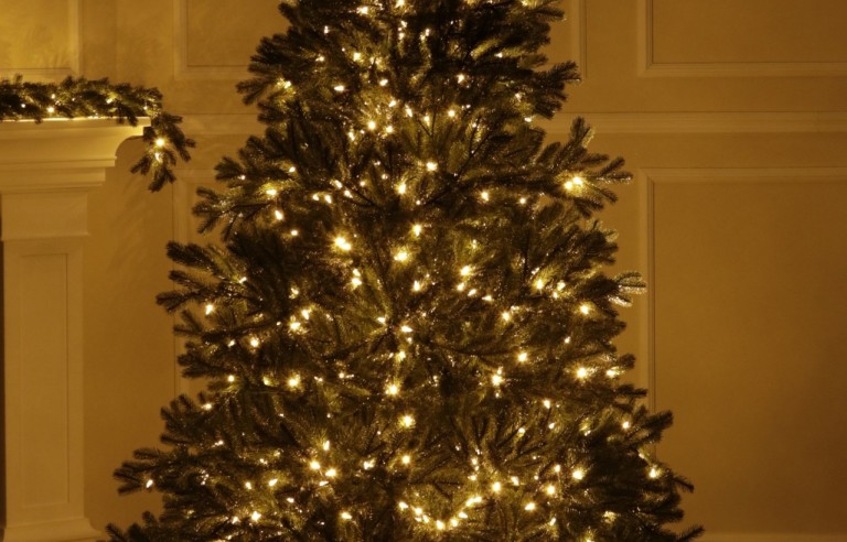 Full Spritzgussnadeln Künstlicher Weihnachtsbaum 230 cm-750 LED-Black Hill Spruce