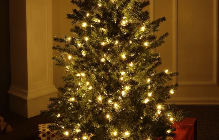 100% Spritzgussnadeln Künstlicher Weihnachtsbaum 250 LED-155 cm Balsam Flr