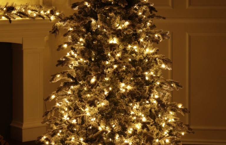 Zasnežený  umelý vianočný stromček 700 LED-230 cm-White Angel