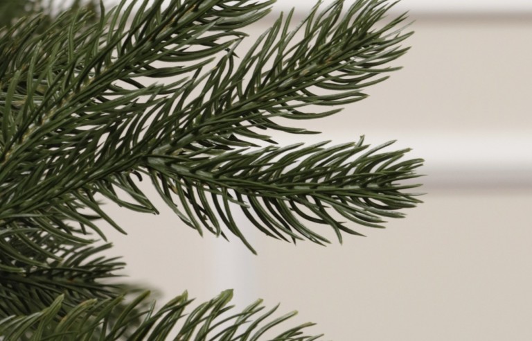 Full Spritzgussnadeln-Künstlicher Tannenbaum 425 cm-Black Hill Spruce